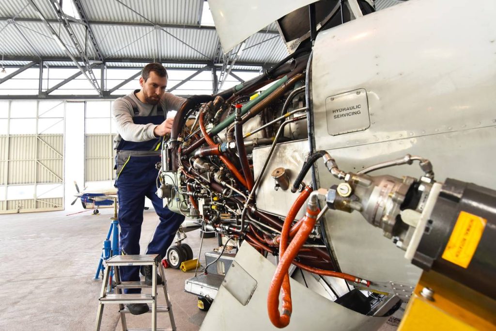 technicien aéronautique